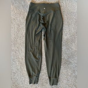 LuLuLemon Green Align Cropped Jogger size 8